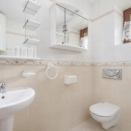 Z Widokiem Na Gory Balkon I Parking By Renters Apartment